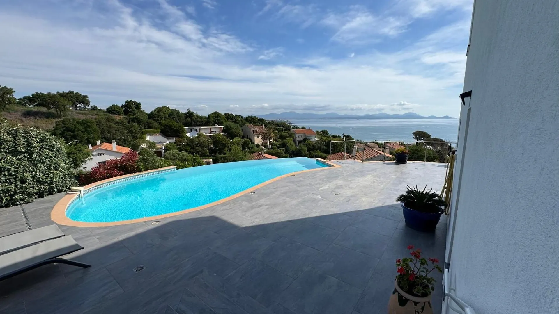 Rez De Villa Vue Mer Et Sa Piscine Privative A Debordement Saint-Peïre-sur-Mer